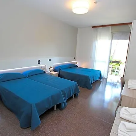 Laura Hotel 2*
