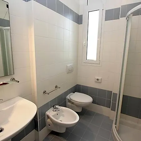 Laura Hotel