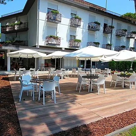 Laura Hotel 2*
