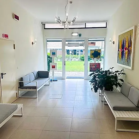 Laura Hotel